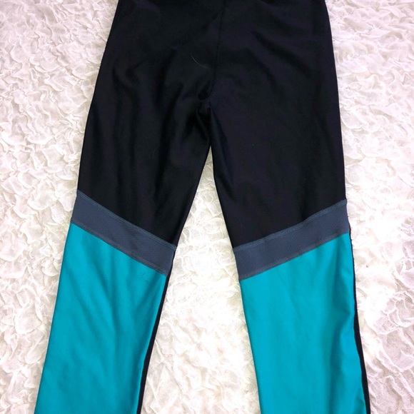 Under Armor Capris!! - Picture 6 of 6